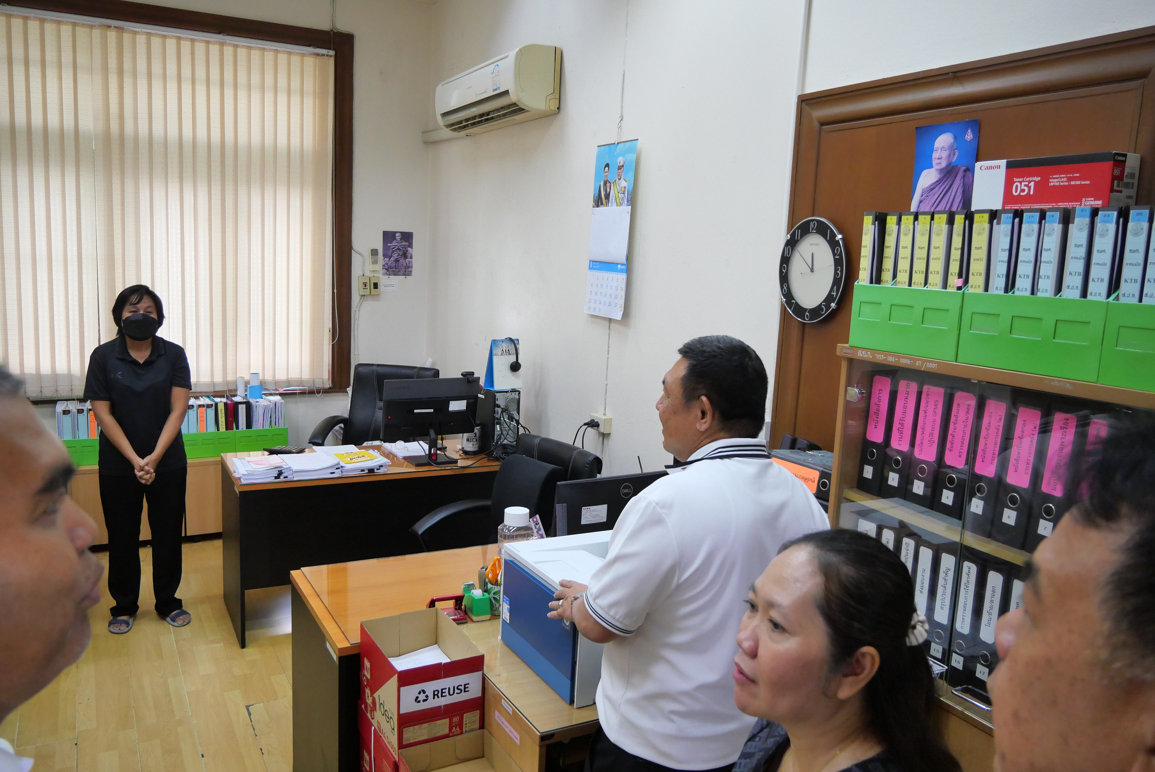 title - เลขาธิการ ส.ป.ก. ตรวจเยี่ยมบุคลากร ส.ป.ก. ถนนราชดำเนินนอก